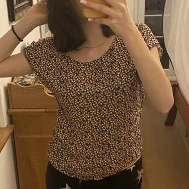 Bunte Blumenbluse