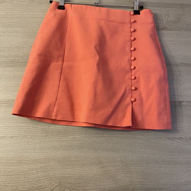 Short pink skirt 