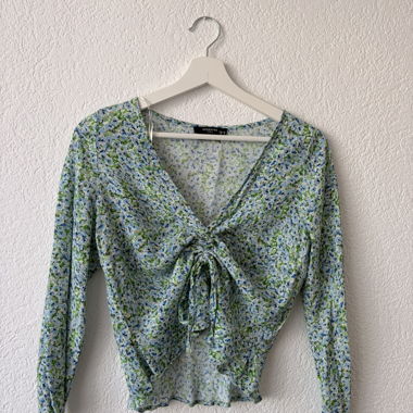 Blusa a maniche lunghe floreale
