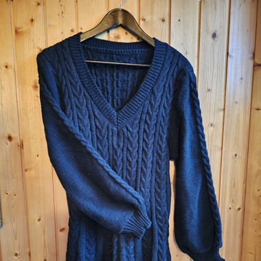 Robe courte col en V, manches bouffantes