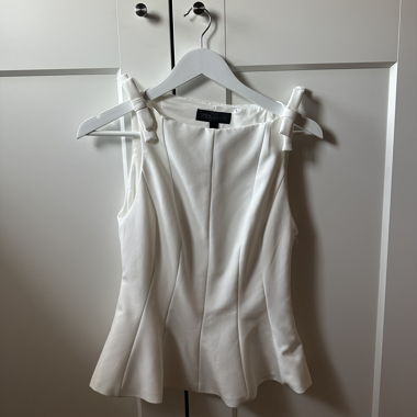Top blanc Zara à nouettes sur les bretelles