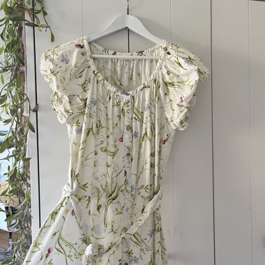 Blumenkleid mit Puffärmeln