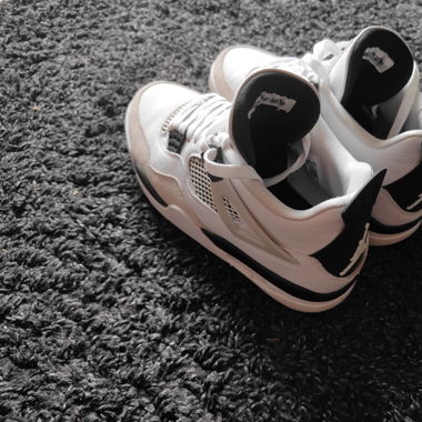 Jordan 4 