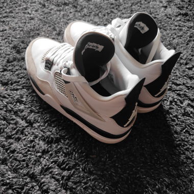 Jordan 4 Military 