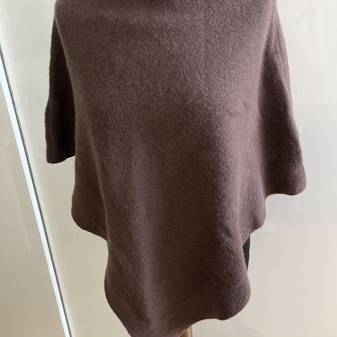 Brauner Strickponcho