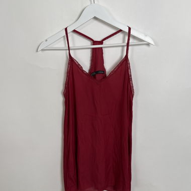 Débardeur Zara Basic en dentelle rouge