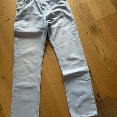 Hellblaue Jeans
