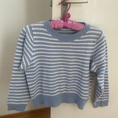Cropped knit sweater
