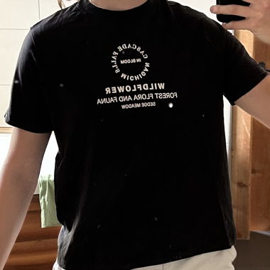 Schwarzes T-Shirt mit Print