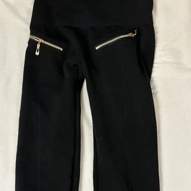 Schwarze Leggings mit Reissverschluessen