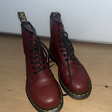 Dr. Martens rouge cerise 39