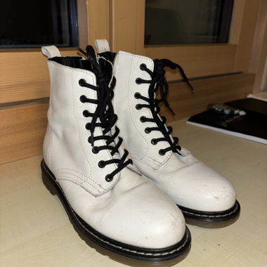 Doc-Martens-Duvalues weiß