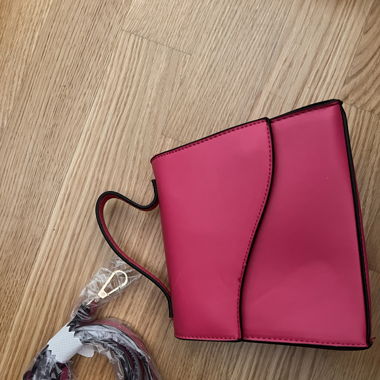 Sac à main rose jamais utilisé 