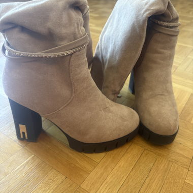 Bottes beige en daim