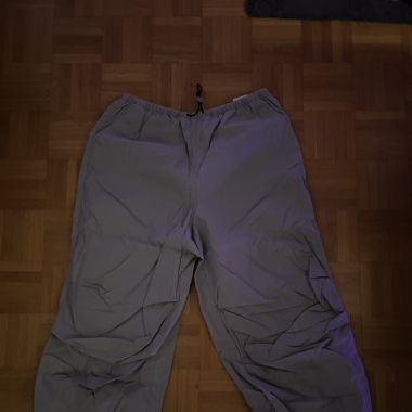 Leichte Outdoor-Cargo-Hose in Grau mit Kordelzug