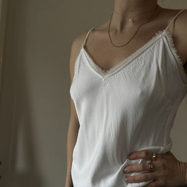 Frame silk tank with detailed edge