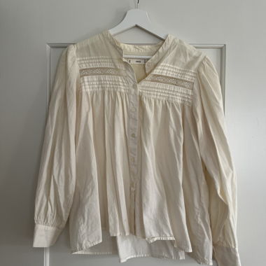 Blouse crème avec dentelle