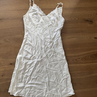 Abito slip in pizzo bianco