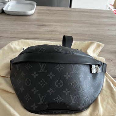 Louis Vuitton Discovery belt bag