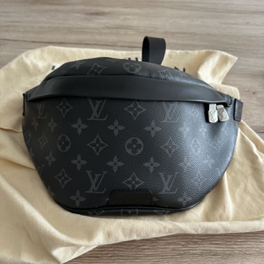 Louis Vuitton Discovery belt bag