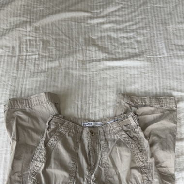 Beigefarbene Cargo Hosen  
