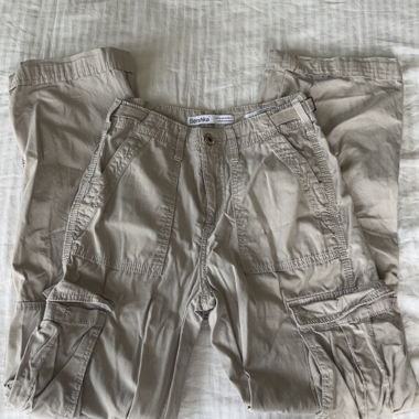 Beigefarbene Cargo Hosen  