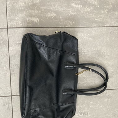 Schwarze Handtasche