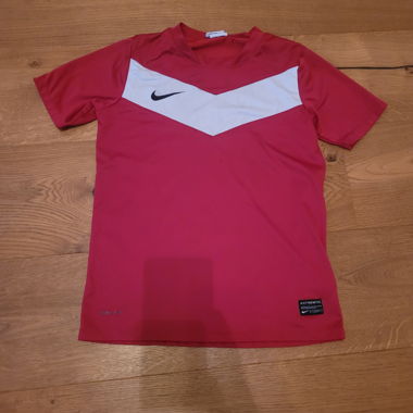 T-shirt sportivo Nike rosso per bambini