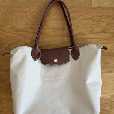 Weisse Tote Bag mit braunen Henkeln