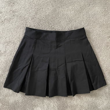 Black pleated mini skirt EU 36