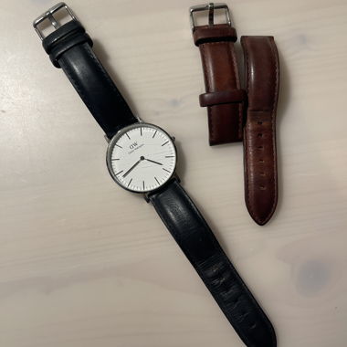 Daniel Wellington Watch with 2 Bracelets