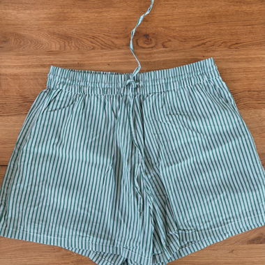 Short a righe verdi