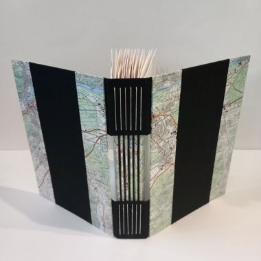 Handmade - Livre à la couture visible