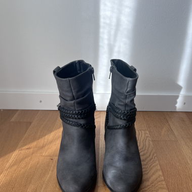 Schwarze Ankle Boots 