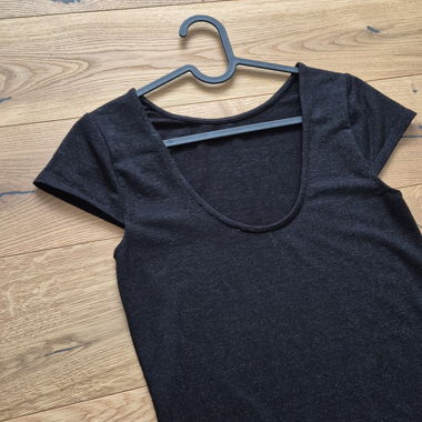 Schwarzes glizerndes Kleid