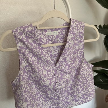 Lila Blumenweste von Primark