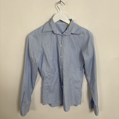 Camicia azzurra con bottoni