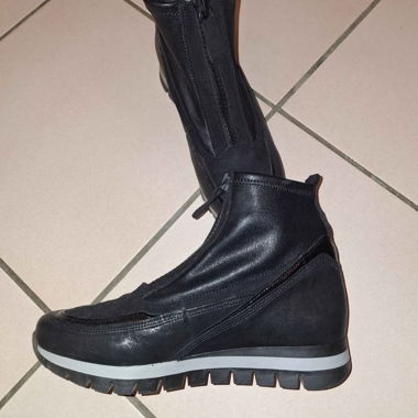 Stivali neri con zip Gabor