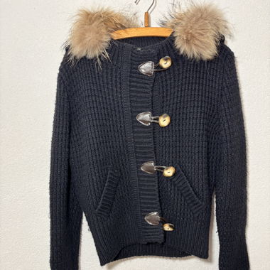 Strickjacke mit Pelzkapuze Kor Kor