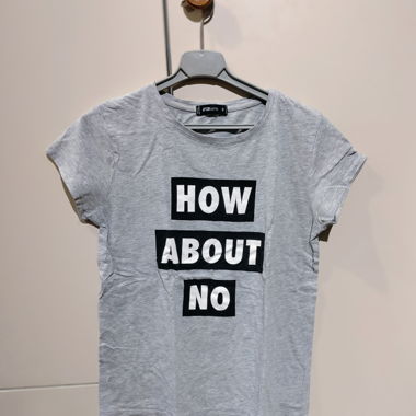 T-shirt gris pour femme avec imprimé