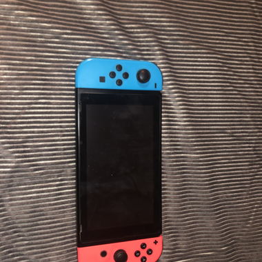 Nintendo Switch 16GB, Dock und Joy-Con Halterung
