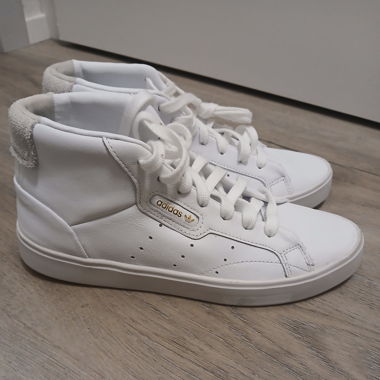 Nagelneue Adidas Schuhe