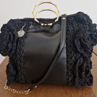 Borsa a mano nera all’uncinetto