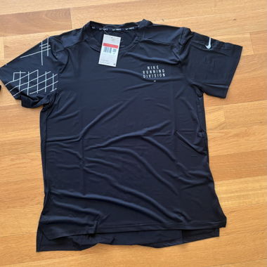 Nike Division Running T-Shirt size M
