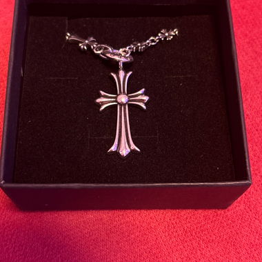Collier croix en boîte cadeau