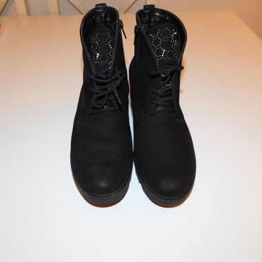 Schwarze Keilabsatz-Stiefeletten
