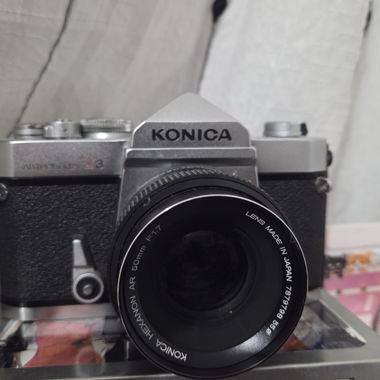 Konica Autoreflex T3 macchina fotografica SLR analogica