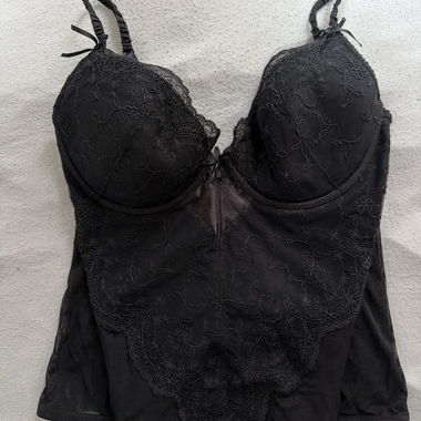 Haut en dentelle noire