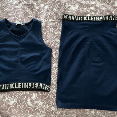 Calvin-Klein-Set (Top und Rock)