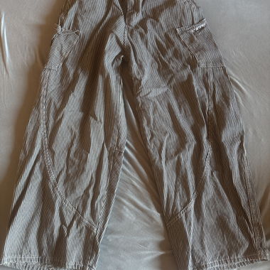 Pantaloni cargo a righe